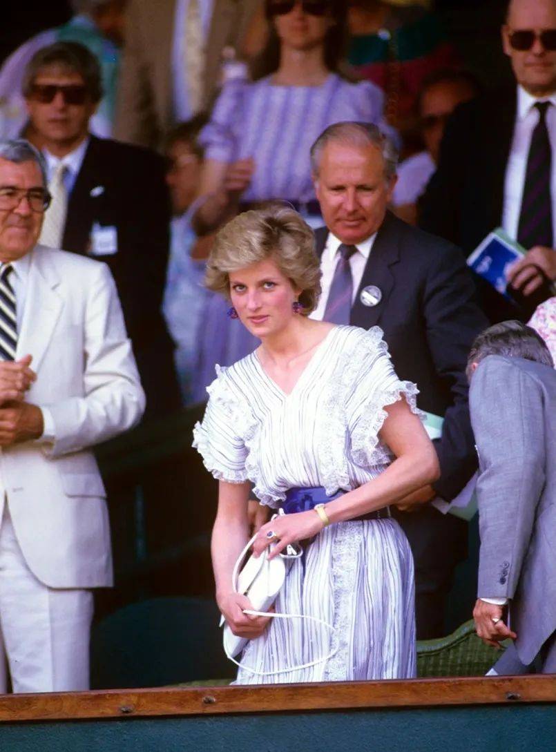 加维等中场 加维等中场