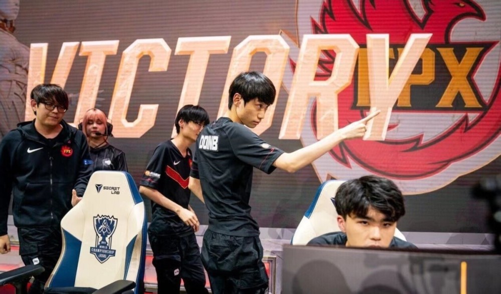 禁区内触球 禁区内触球